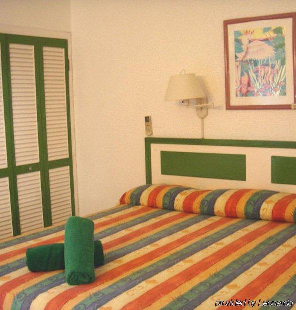 Plum Tree Club Apartment Christ Church Room photo