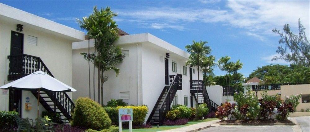 Plum Tree Club Apartment Christ Church Exterior photo
