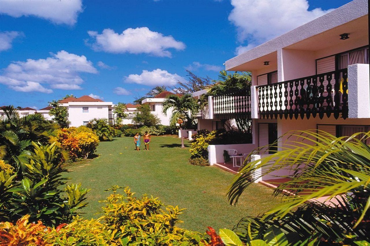 Plum Tree Club Apartment Christ Church Exterior photo